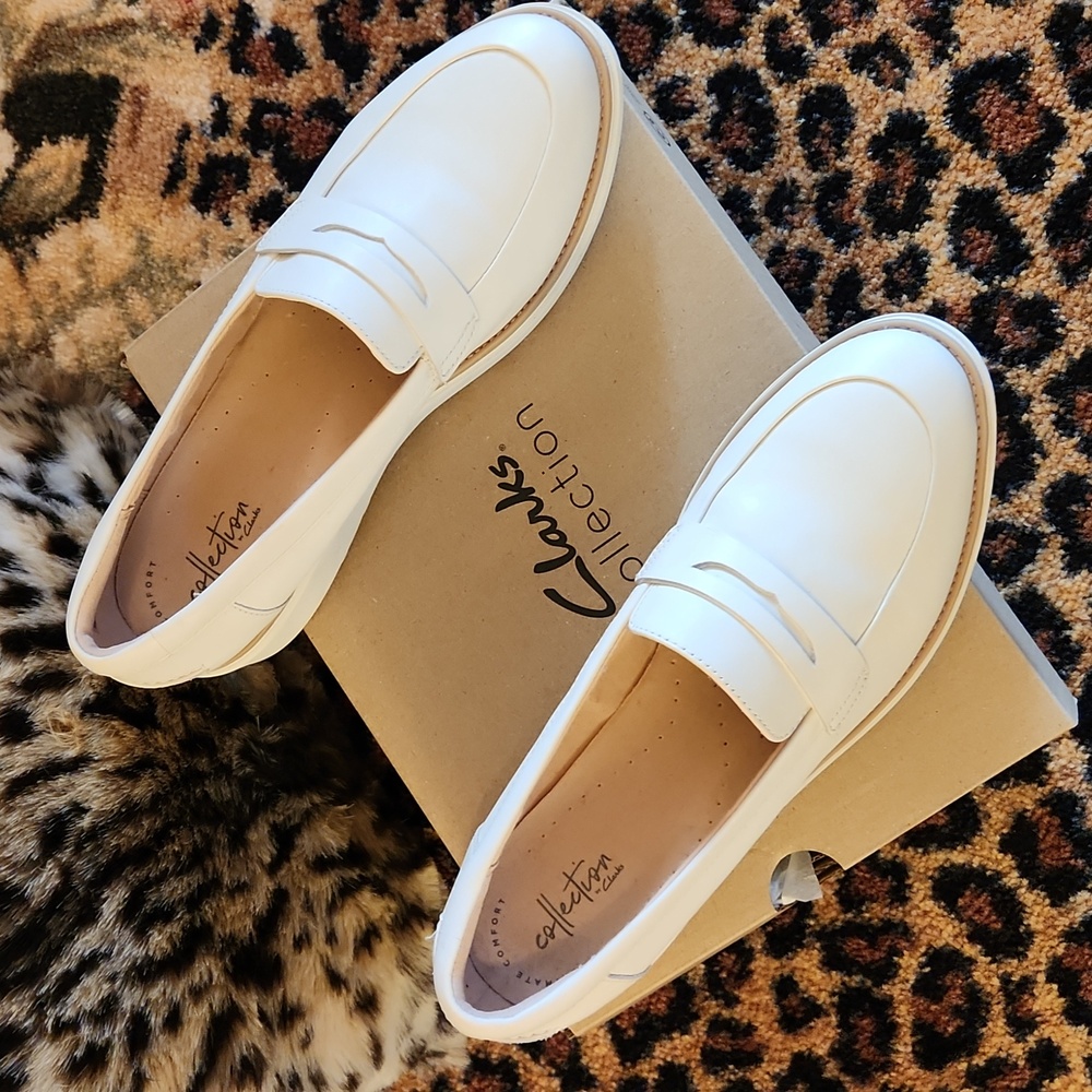 Clarks Women's Cream Loafers